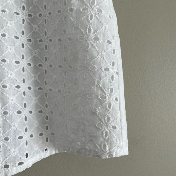 ✨NWT✨Eyelet blouse with ruffle details - Picture 5 of 9